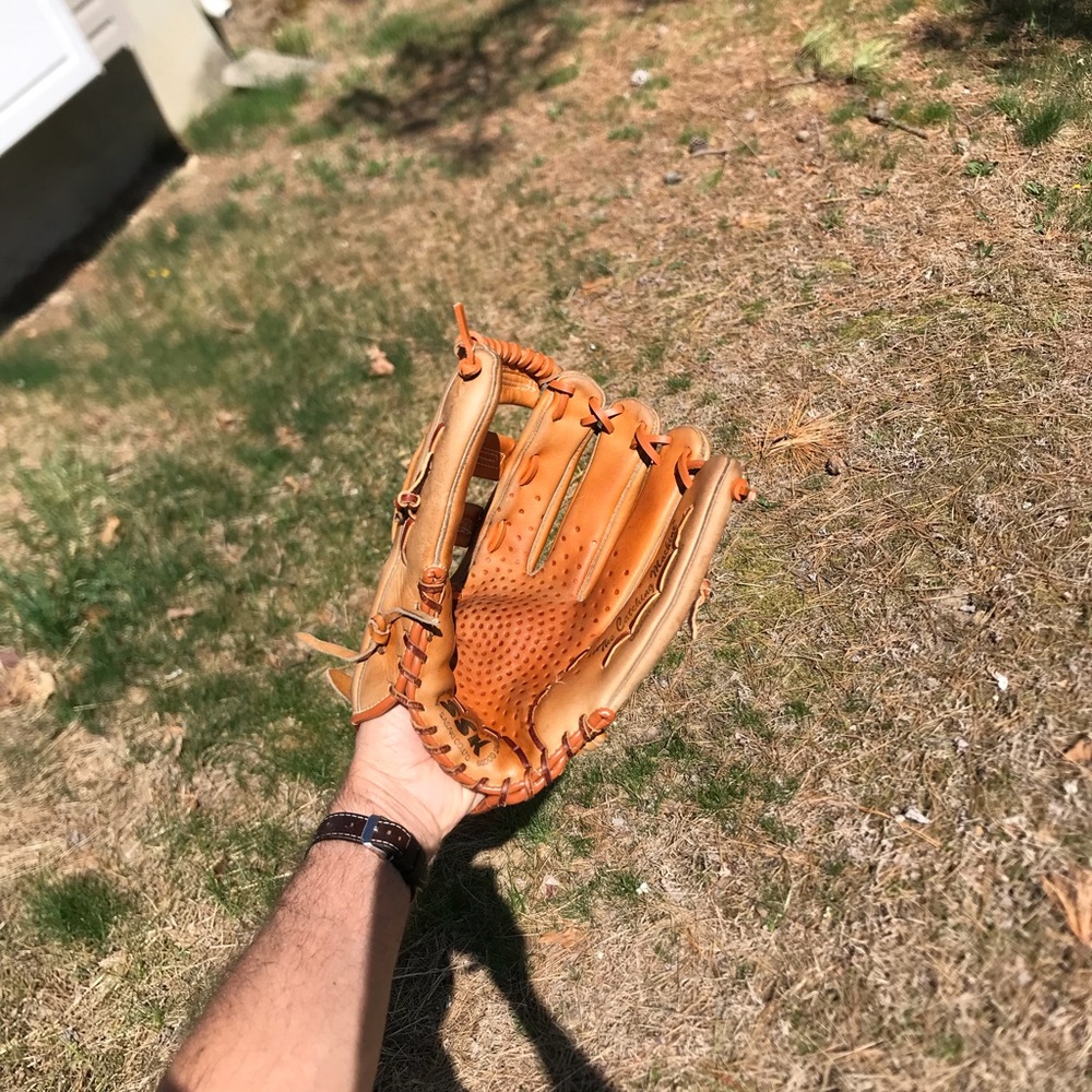CLASSIC SSK, SOFTBALL GLOVE. CATCHING MACHINE R-throw. - Picture 11 of 16